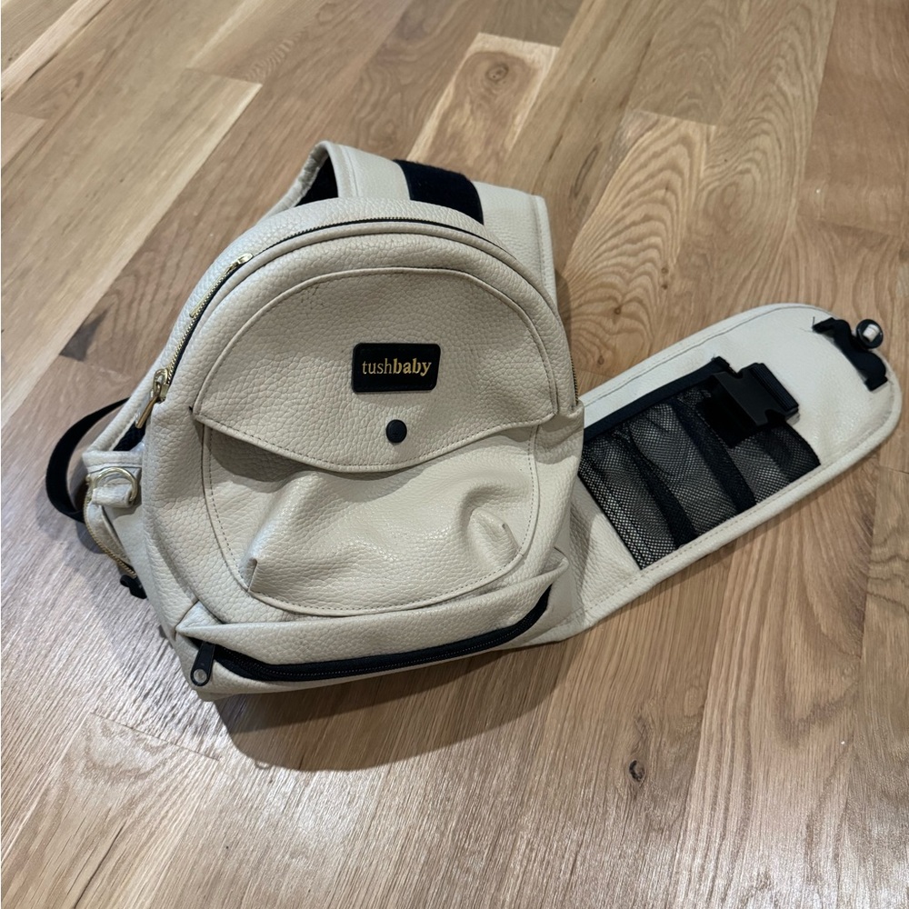 Tushbaby™ Hip Carrier in vegan leather cream